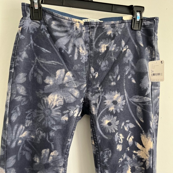 🌟FREE PEOPLE Penny Pull-On Printed Flare Jeans-Navy Combo-Size 27-28-29 - Picture 14 of 15